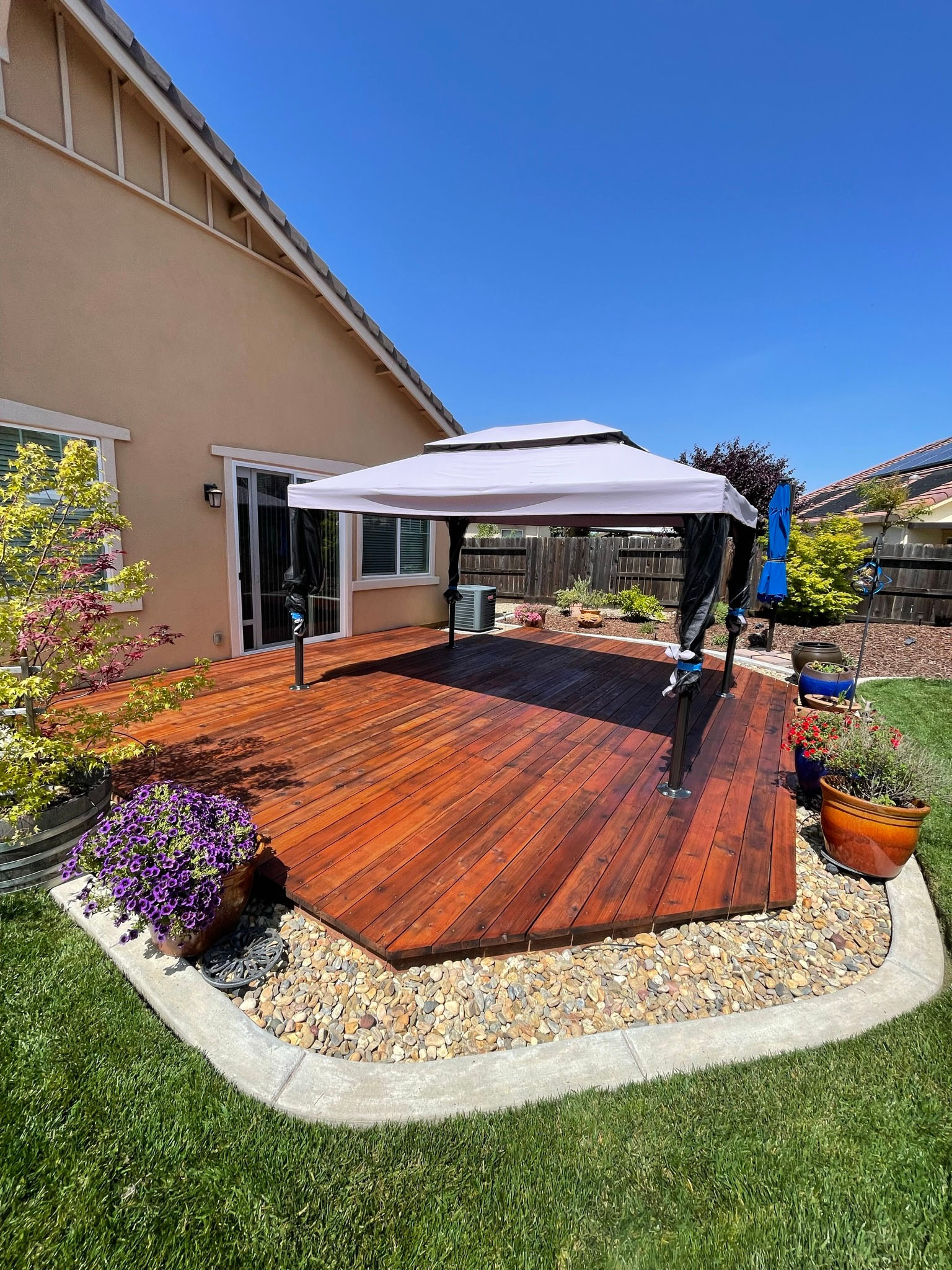 Front yard planting bands with linear pavers